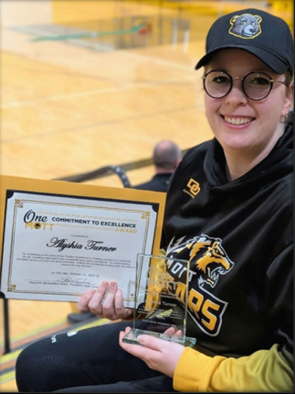 Alyshia Turner holding award